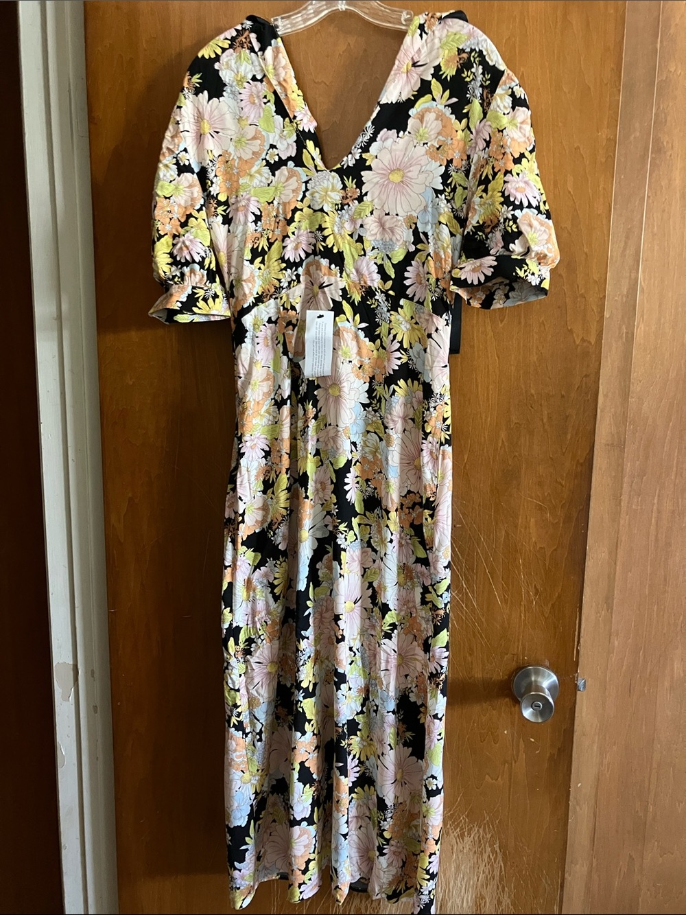 Topshop V Neck Maxi Dress Size 6 NWT Floral Print on Black